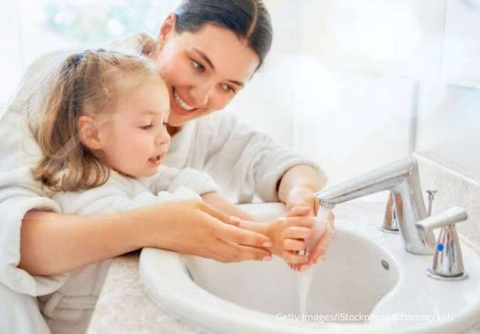 Detail Gambar Anak Sedang Mencuci Tangan Nomer 14