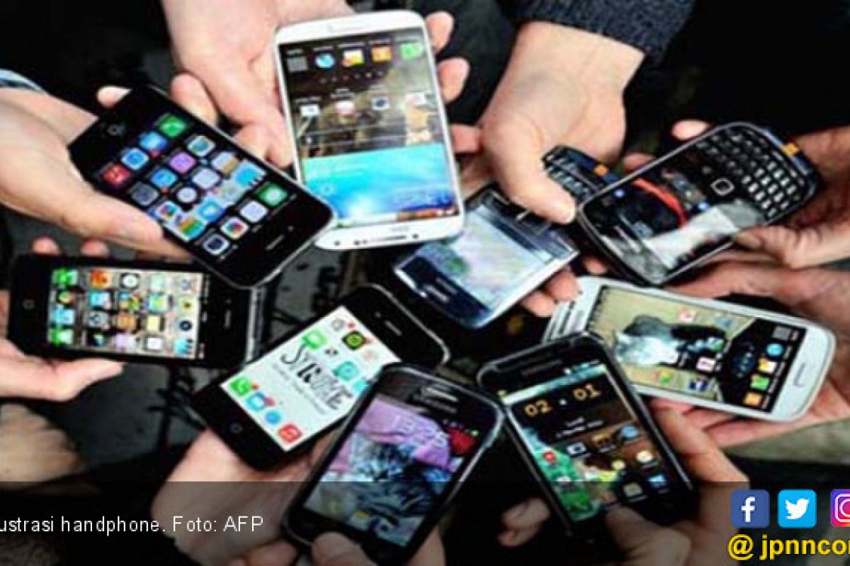 Detail Gambar Anak Sedang Sakit Gambar Handphone Nomer 32