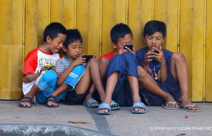 Detail Gambar Anak Sedang Sakit Gambar Handphone Nomer 47