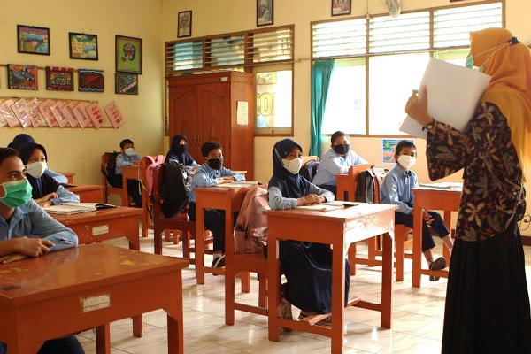 Detail Gambar Anak Sekolah Belajar Nomer 28