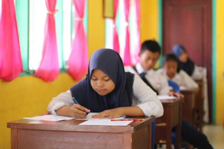 Detail Gambar Anak Sekolah Belajar Nomer 37