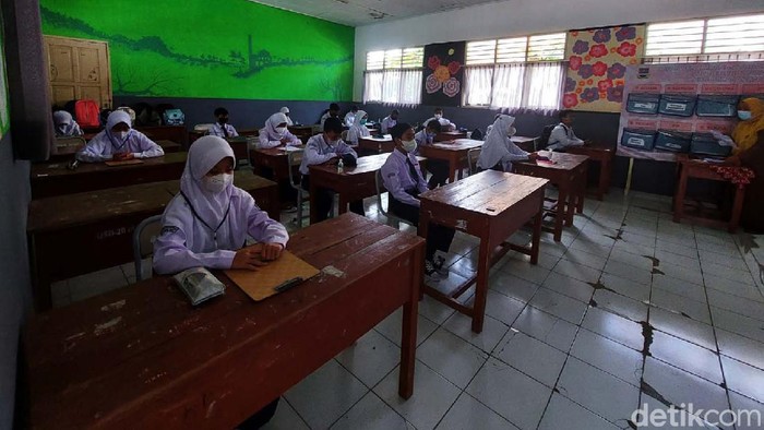 Detail Gambar Anak Sekolah Dasar Dalam Ruang Kelas Hijau Nomer 20