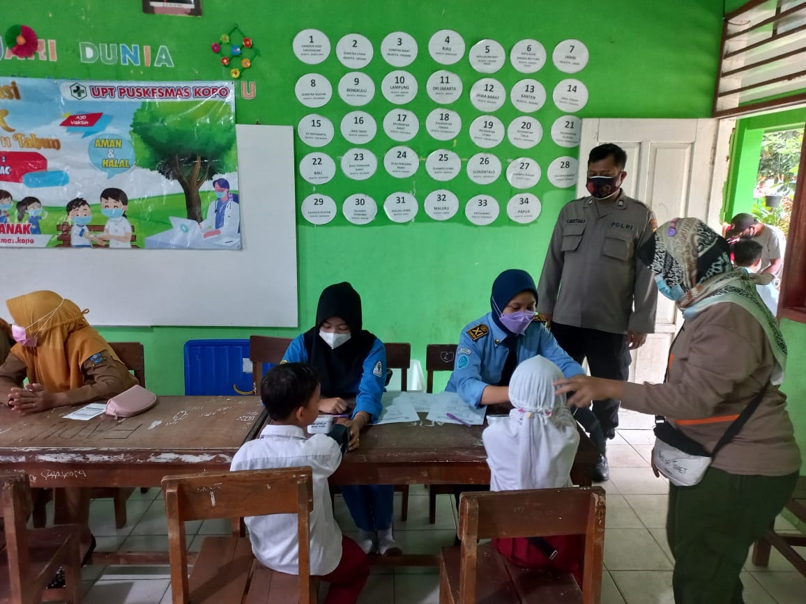 Detail Gambar Anak Sekolah Dasar Dalam Ruang Kelas Hijau Nomer 34