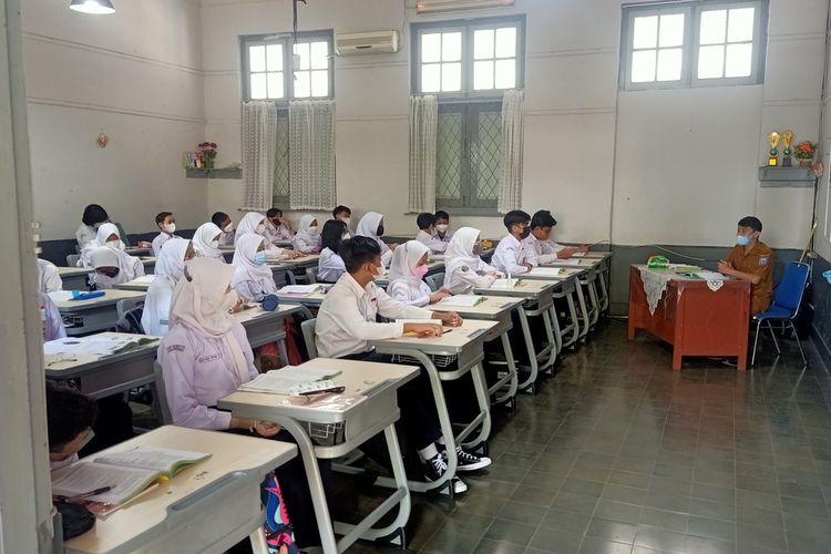 Detail Gambar Anak Sekolah Lagi Belajar Koleksi Nomer 24