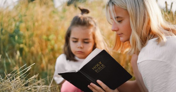 Detail Gambar Anak Sekolah Minggu Baca Alkitab Nomer 18