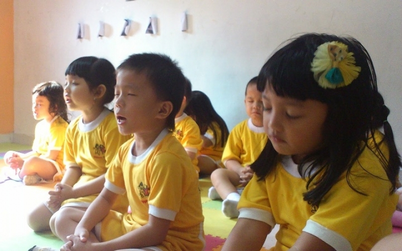 Detail Gambar Anak Sekolah Minggu Berdoa Nomer 14