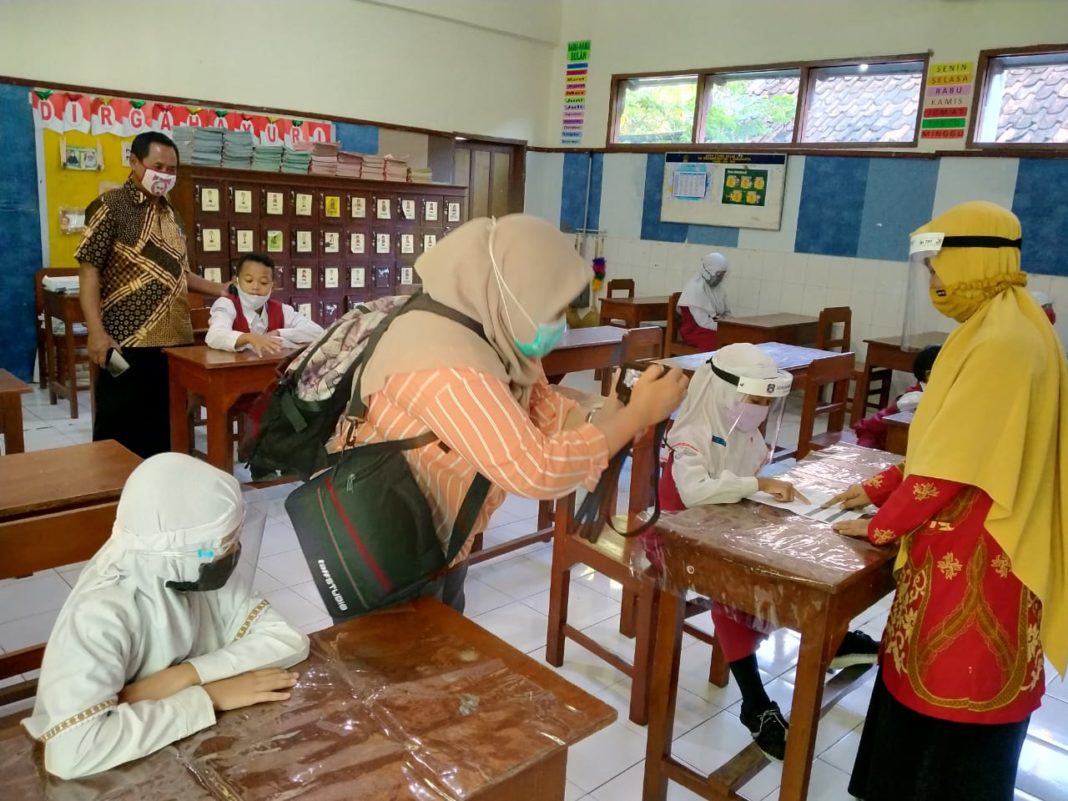 Detail Gambar Anak Sekolah Sd Di Kantin Nomer 40