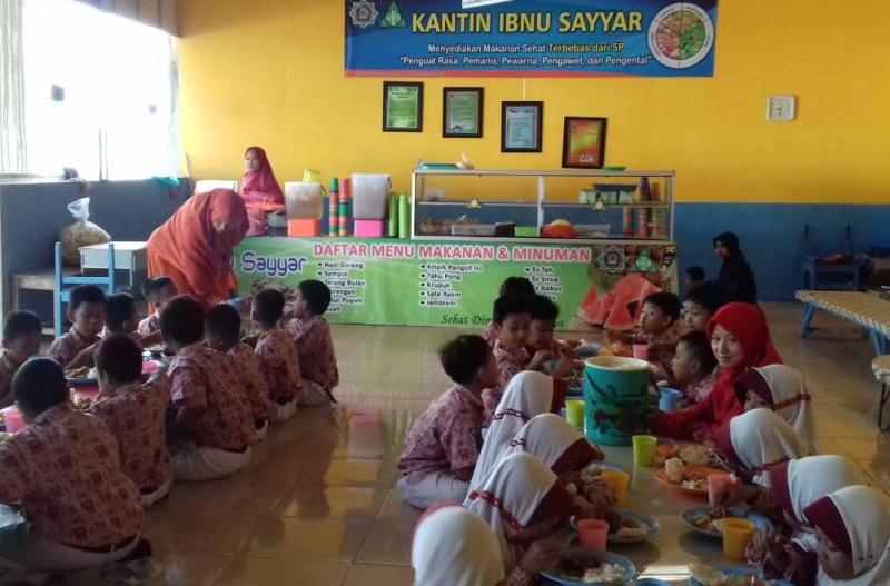 Detail Gambar Anak Sekolah Sd Di Kantin Nomer 47