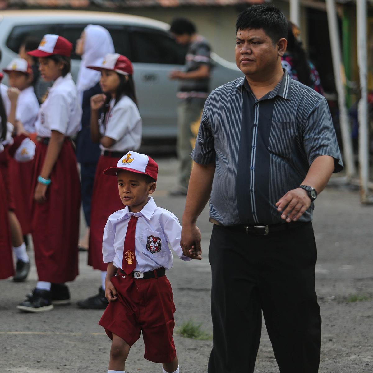 Detail Gambar Anak Sekolah Sd Sedang Menangis Nomer 16