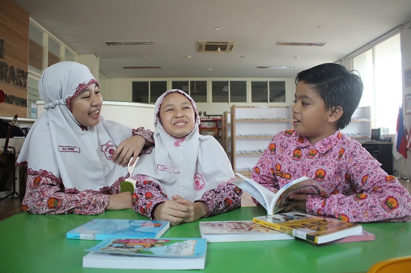 Detail Gambar Anak Sekolah Sd Sedang Menangis Nomer 25