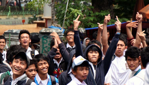 Detail Gambar Anak Sekolah Tawuran Koleksi Nomer 19