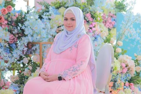 Detail Gambar Anak Siti Nurhaliza Nomer 13