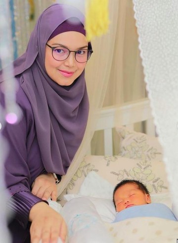 Detail Gambar Anak Siti Nurhaliza Nomer 19