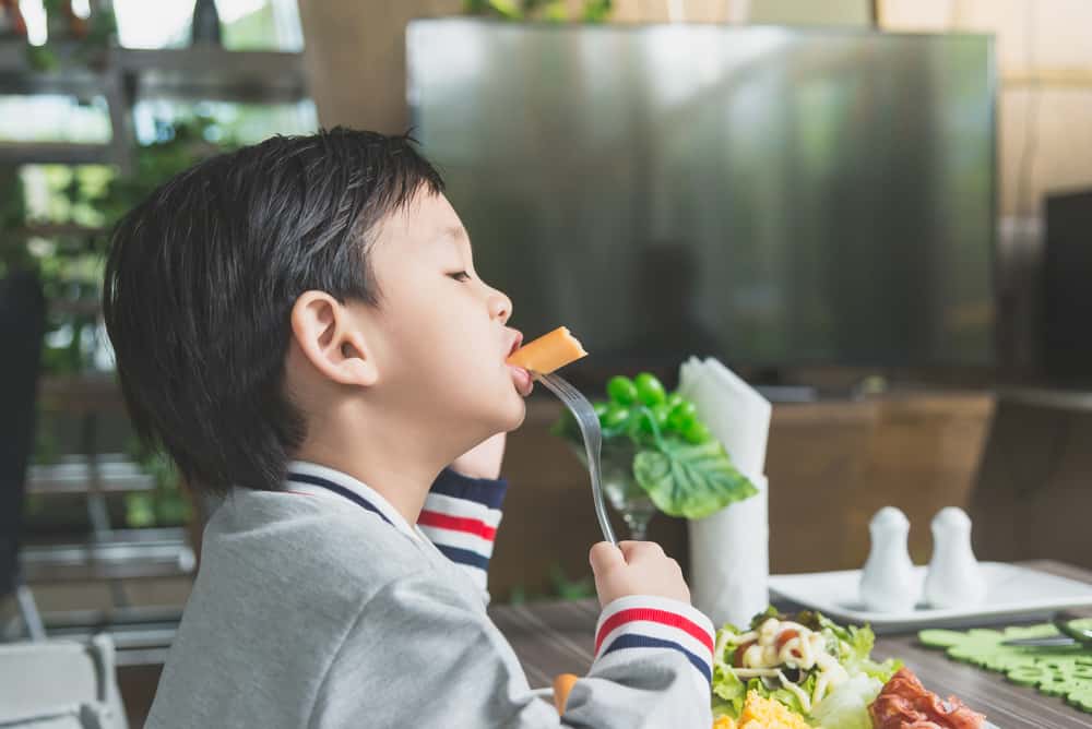 Detail Gambar Anak Tidak Mau Makan Nomer 16