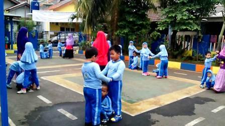 Detail Gambar Anak Tk Bermain Nomer 24