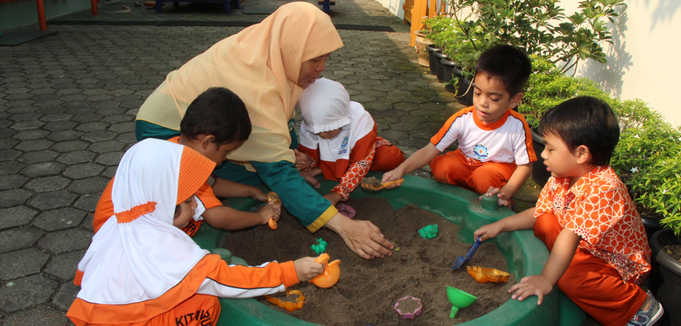 Detail Gambar Anak Tk Bermain Nomer 51