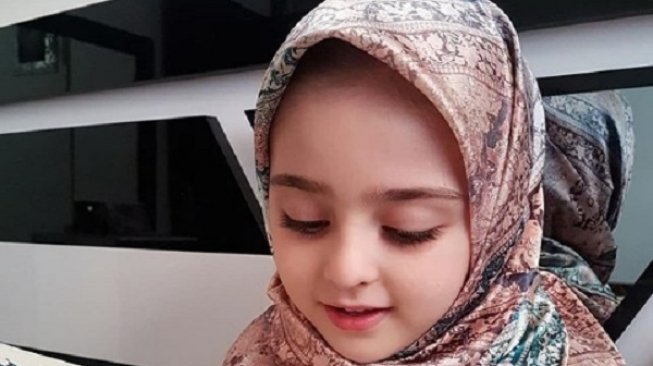 Detail Gambar Anak2 Kecil Lucu Cantik Manis Berhijab Nomer 52