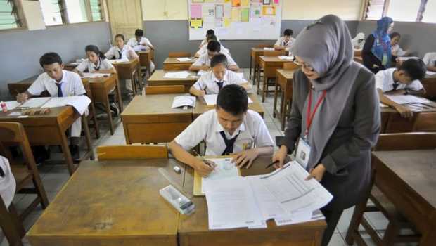 Detail Gambar Anaksekolah Mengerjakan Soal Nomer 42