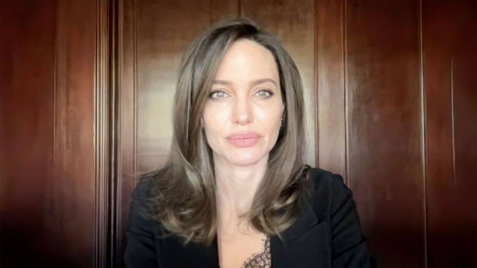 Detail Gambar Angelina Jolie Terbaru Nomer 54