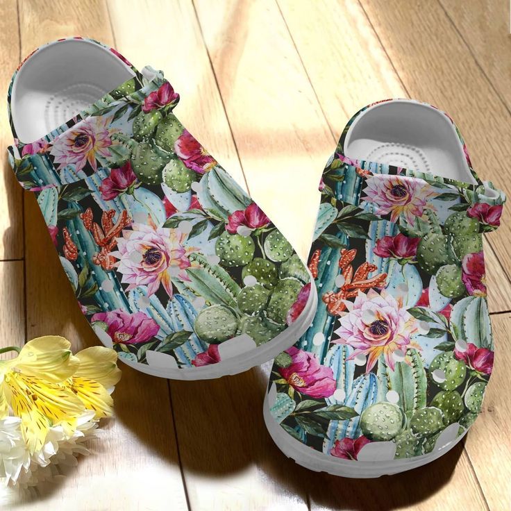 Detail Cactus Print Crocs Nomer 12