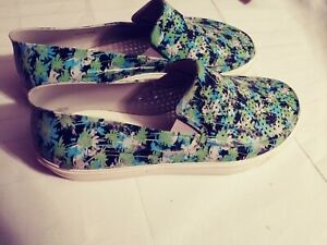 Detail Cactus Print Crocs Nomer 34