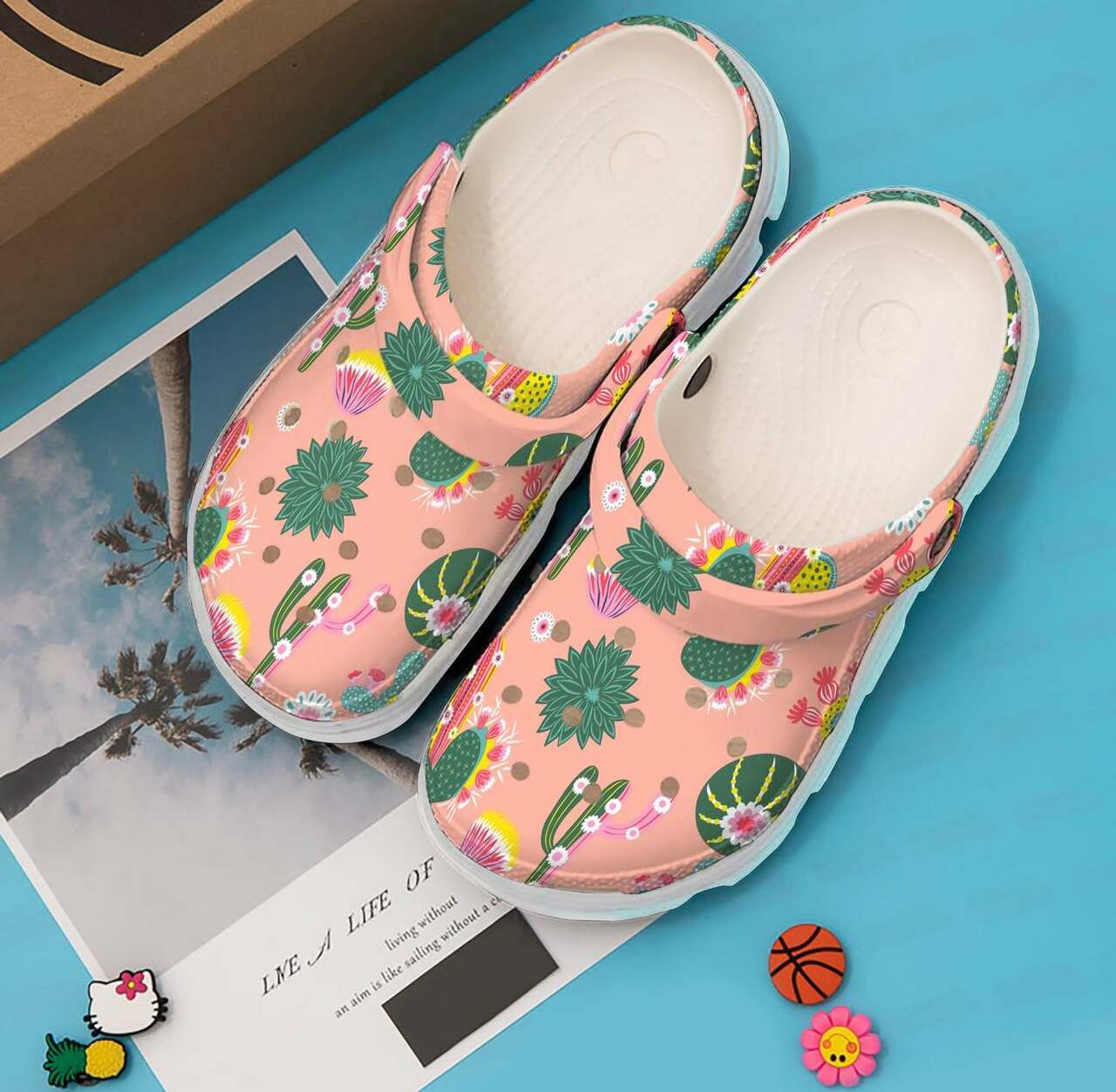 Detail Cactus Print Crocs Nomer 9