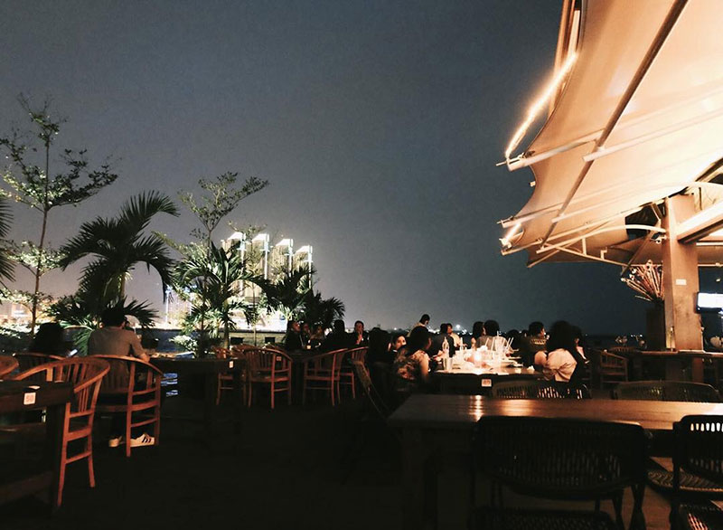 Detail Cafe Malam Hari Nomer 40