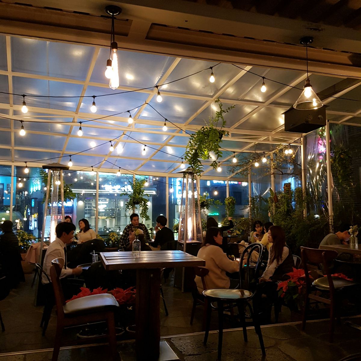 Detail Cafe Malam Hari Nomer 10