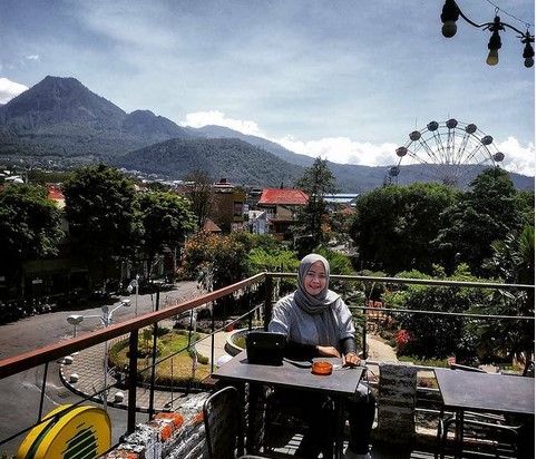 Detail Cafe Pemandangan Bagus Di Batu Nomer 50