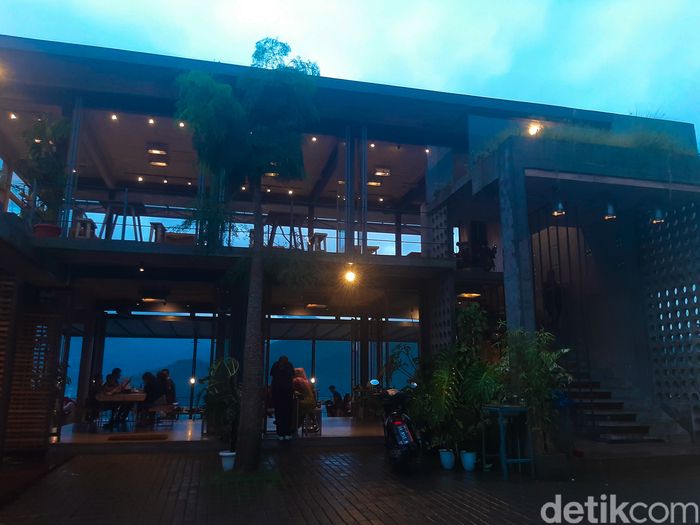 Detail Cafe Pemandangan Bagus Di Batu Nomer 55