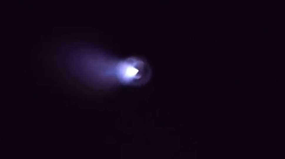 Detail Cahaya Biru Di Langit Malam Nomer 3