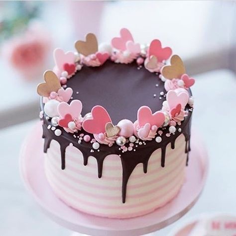 Detail Cake Ultah Simple Elegan Nomer 3