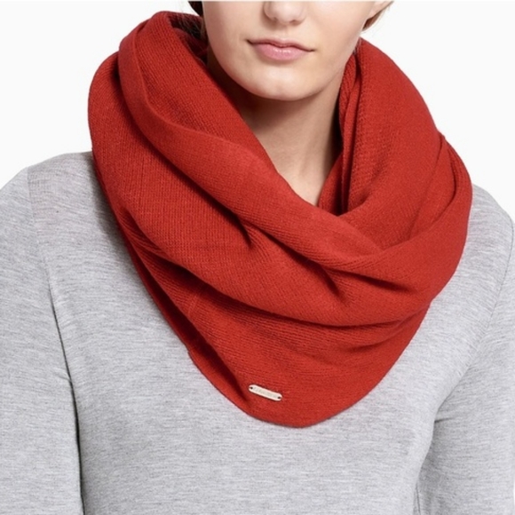 Detail Calvin Klein Infinity Scarf Nomer 11