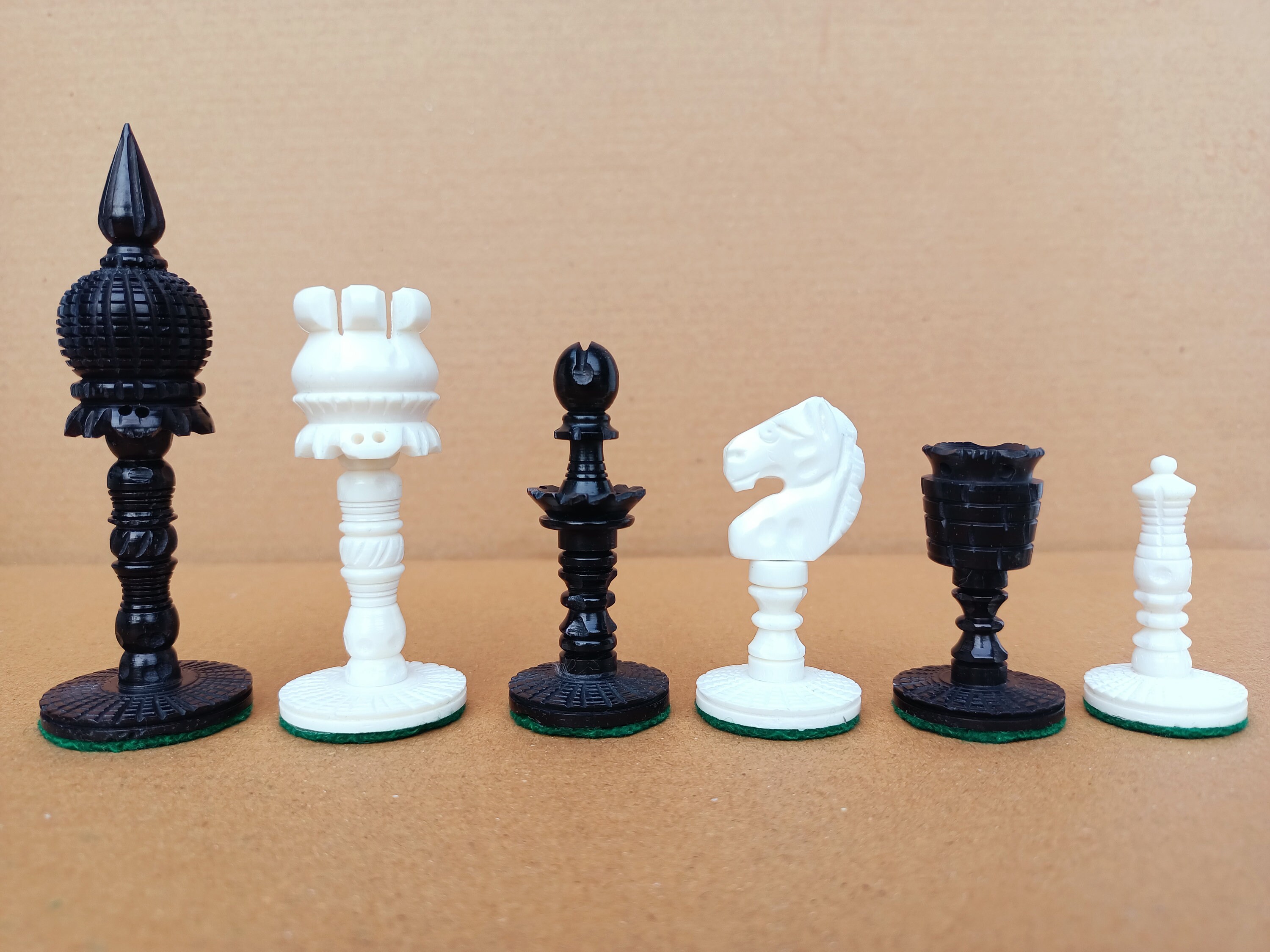Detail Camel Bone Chess Set Nomer 14