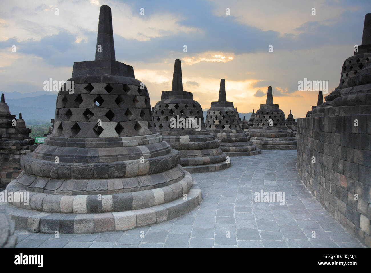 Download Candi Borobudur Wallpaper Nomer 54