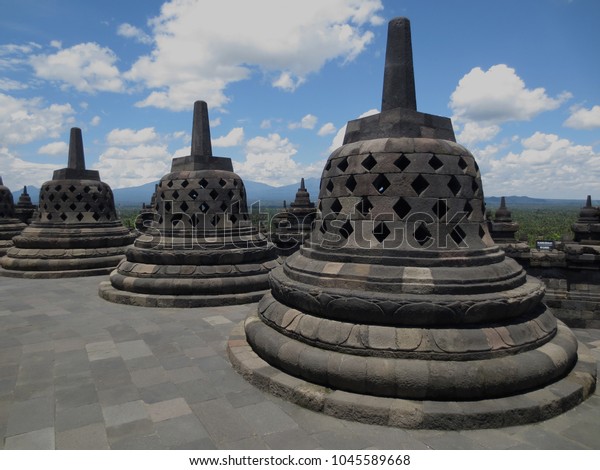 Detail Candi Dan Stupa Nomer 22