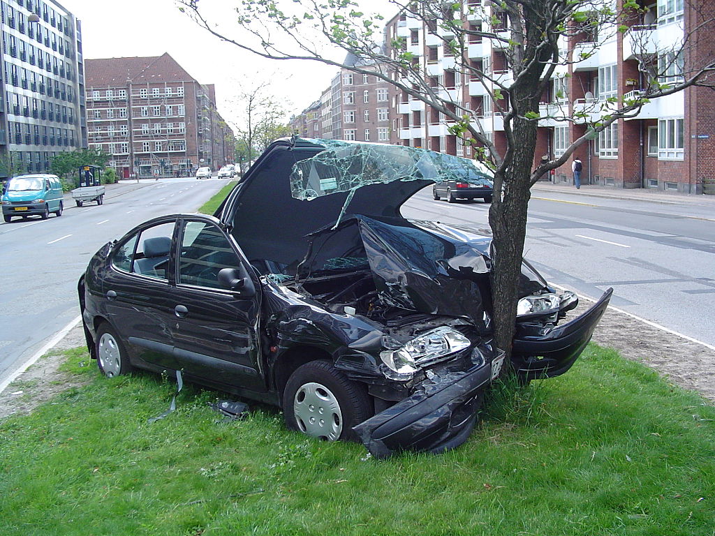 Detail Car Crash Image Nomer 16