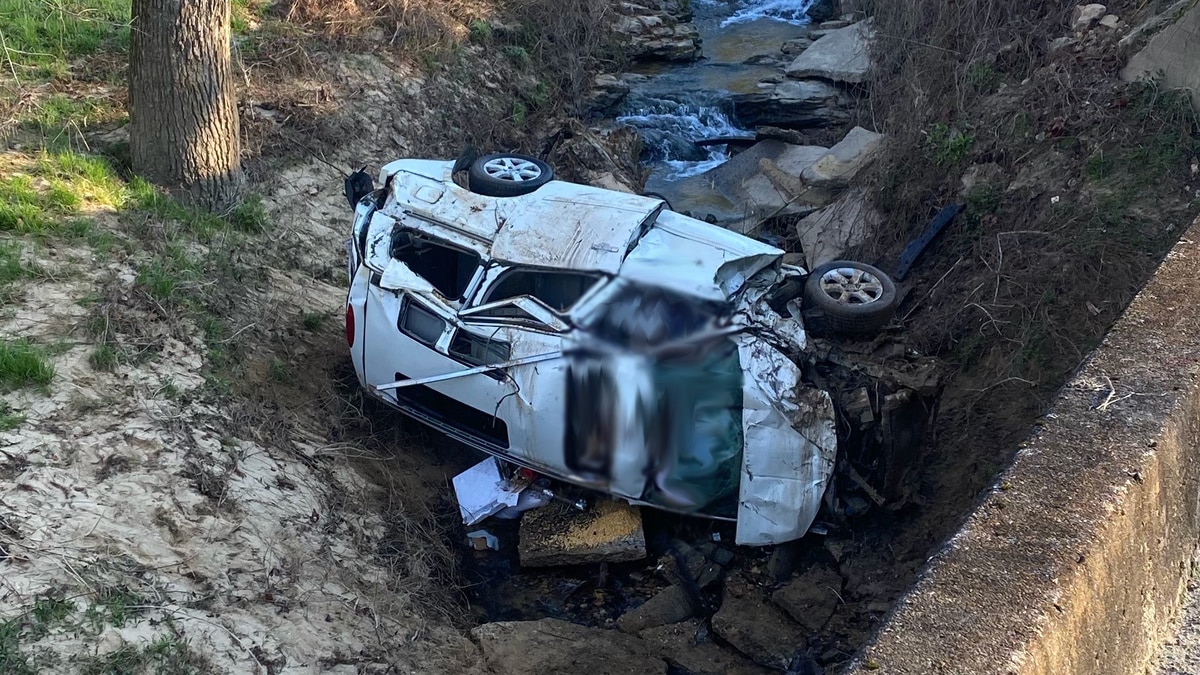 Detail Car Crash Image Nomer 26