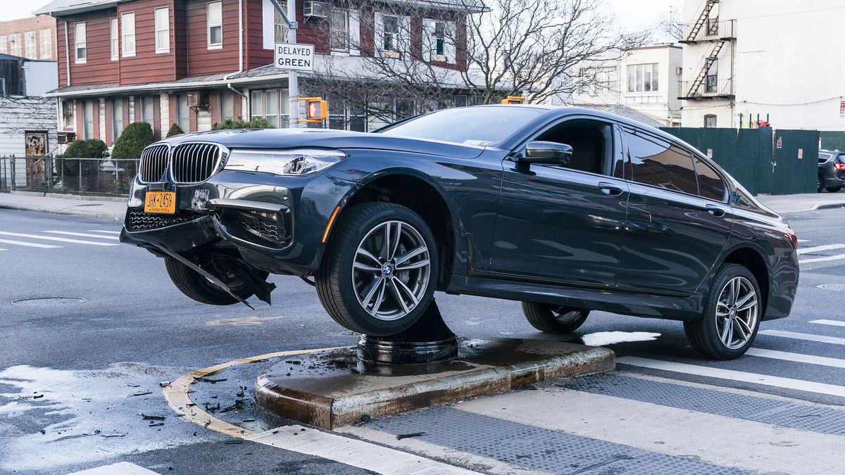 Detail Car Crash Image Nomer 27