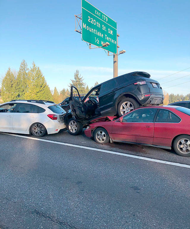 Detail Car Crash Image Nomer 39