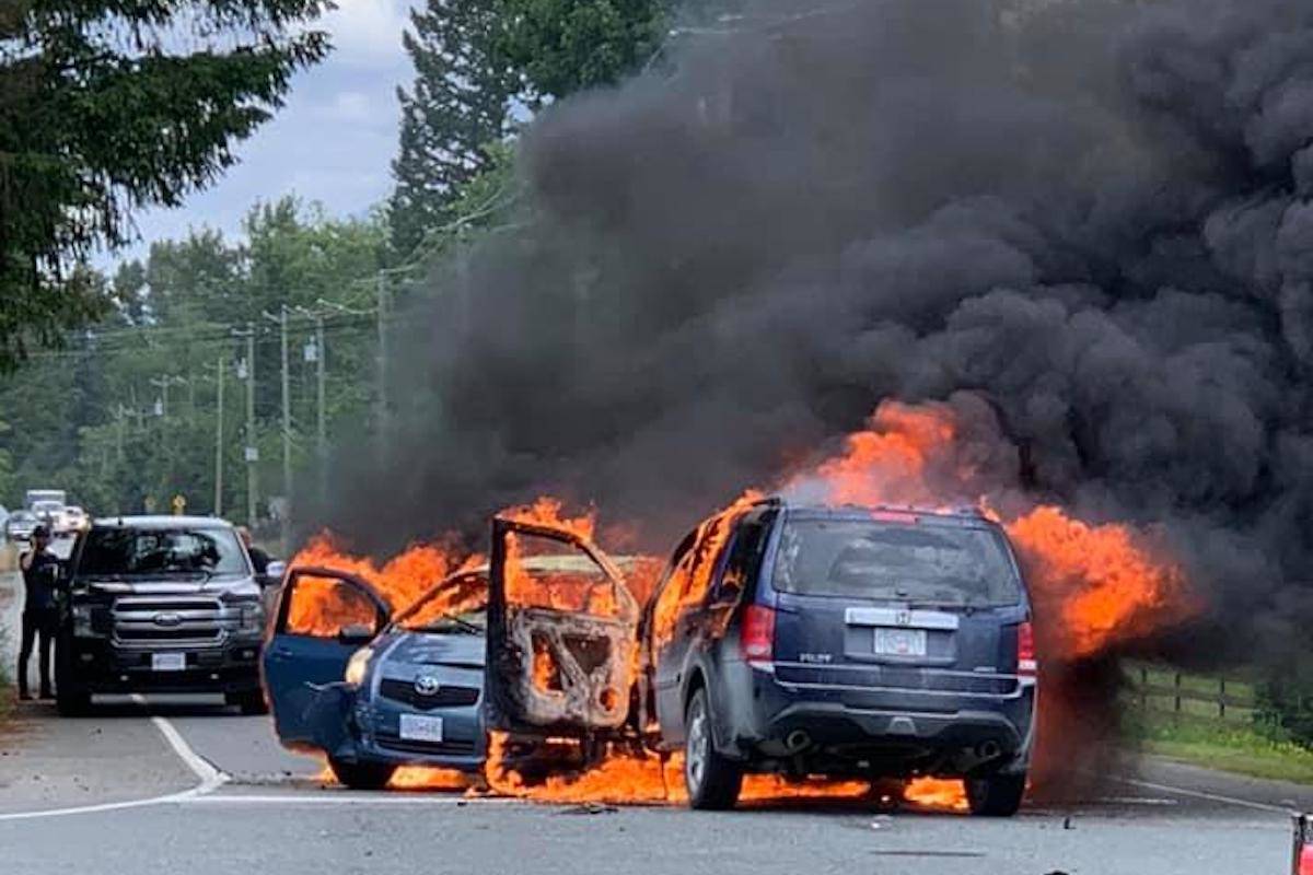 Detail Car Crash Image Nomer 58