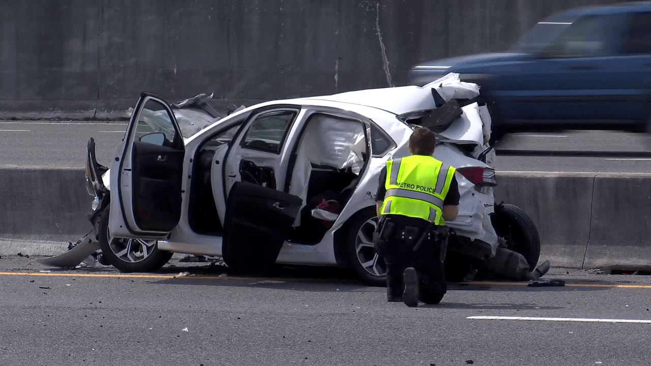 Detail Car Crash Picturs Nomer 11