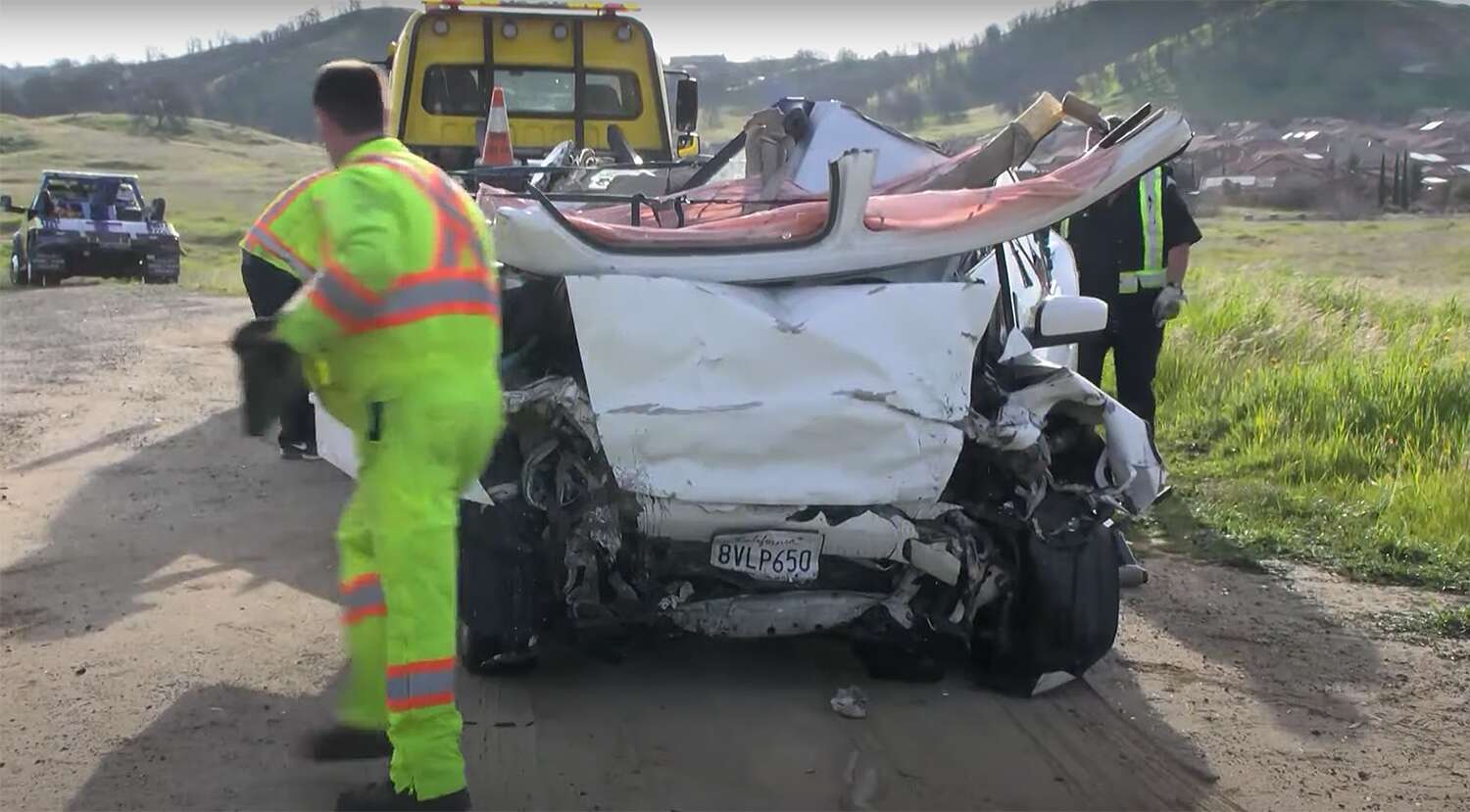 Detail Car Crash Picturs Nomer 40