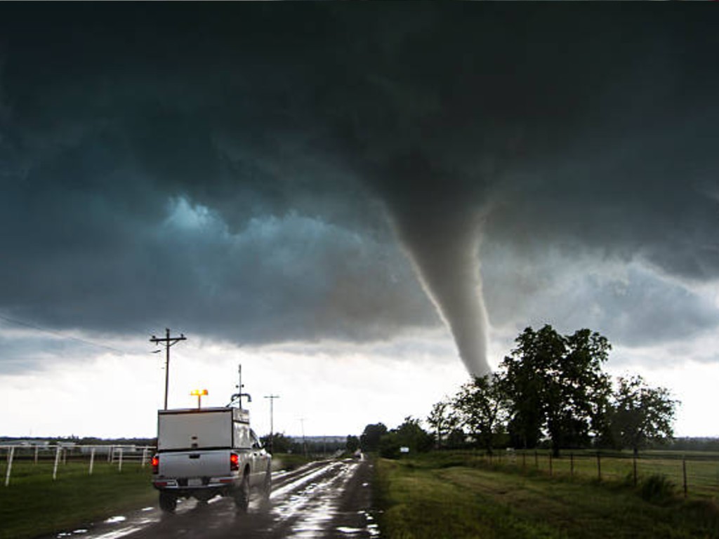 Detail Gambar Angin Tornado Nomer 11