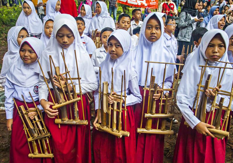 Detail Gambar Angklung Buncis Nomer 42