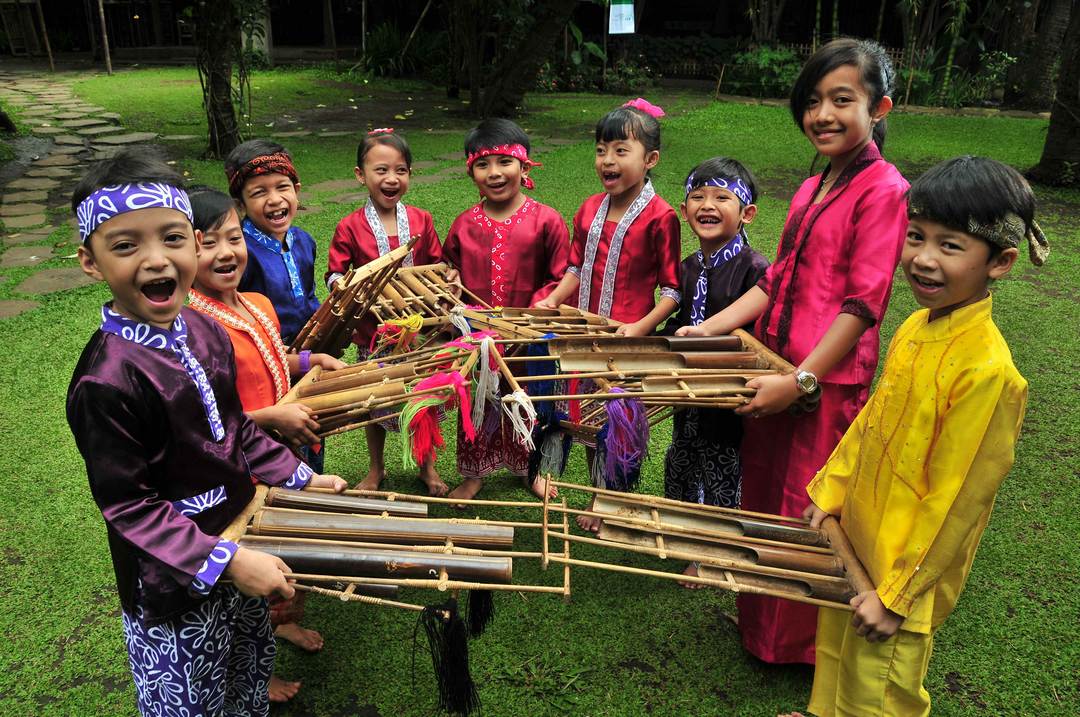 Detail Gambar Angklung Buncis Nomer 51