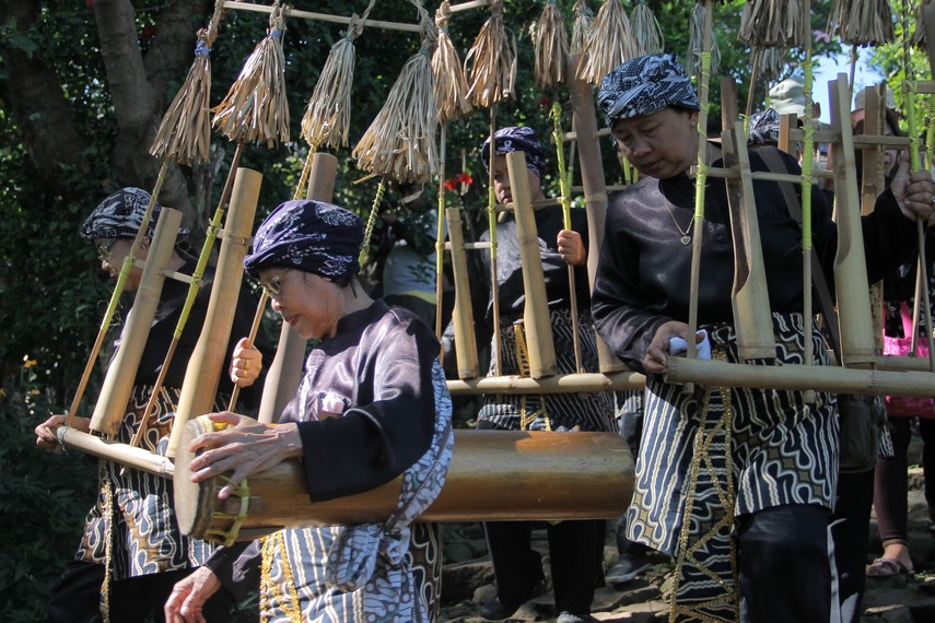 Detail Gambar Angklung Gubrag Nomer 2