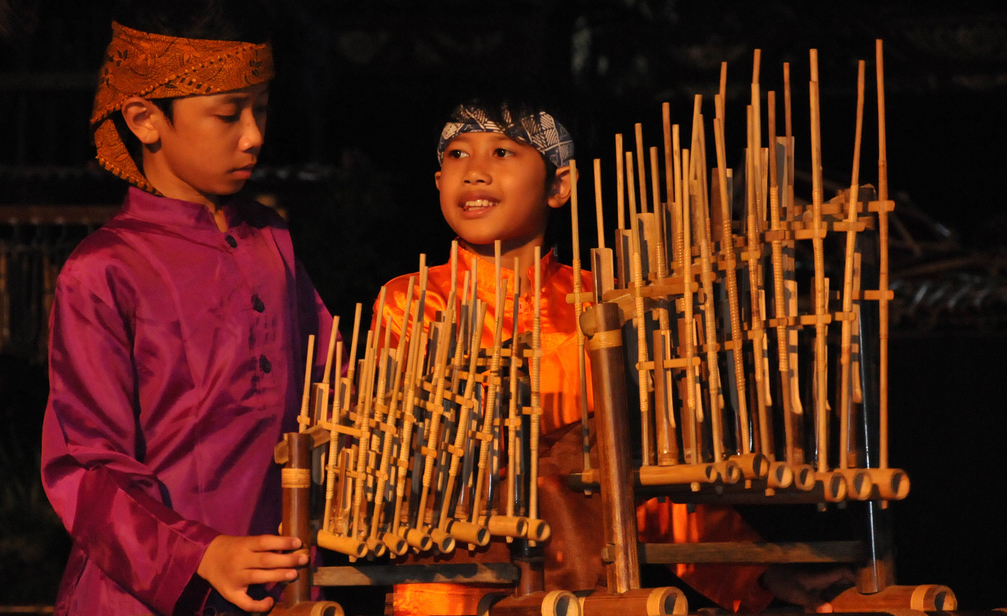 Detail Gambar Angklung Kanekes Nomer 23