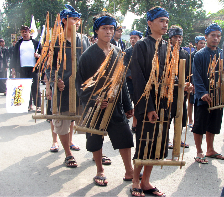 Detail Gambar Angklung Kanekes Nomer 24