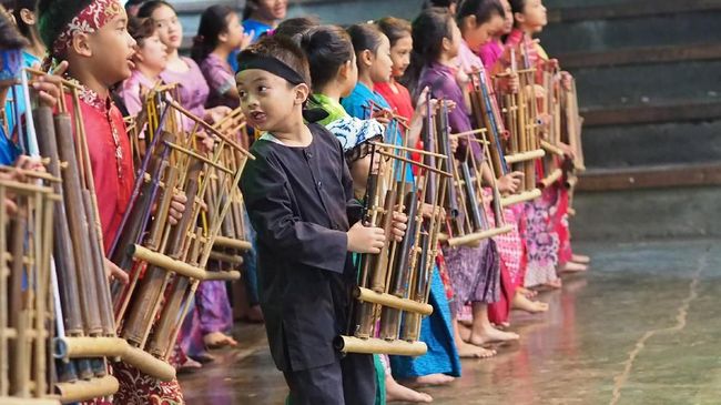 Detail Gambar Angklung Kanekes Nomer 41